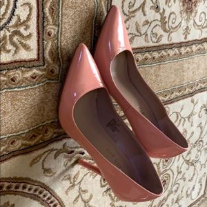 Classic patent heeled shoes.